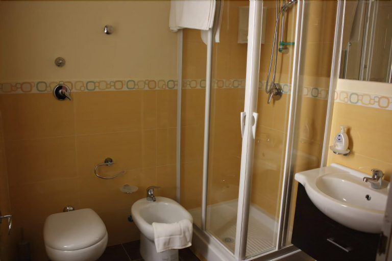 Bathroom, Ximenes 12, Trapani