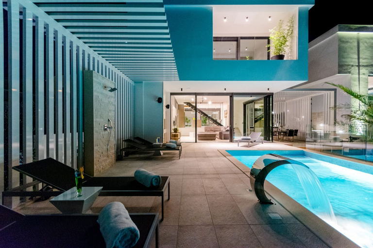 Sport & Beauty 4, Luxury Villa Luna with Swimming Pool, Sutivan