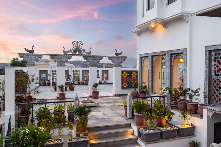 Exterior & Views