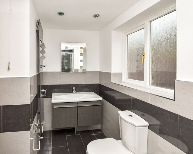 Bathroom 2, Foxley Place - MK City house, Milton Keynes