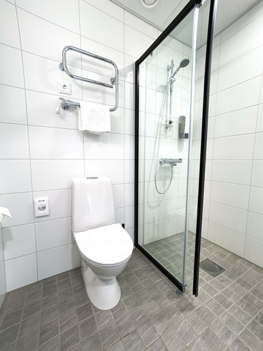 Bathroom 4, Hotelli Loimu, Finland Proper