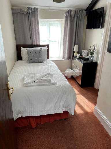 Bedroom 2, Thorverton Arms, Devon