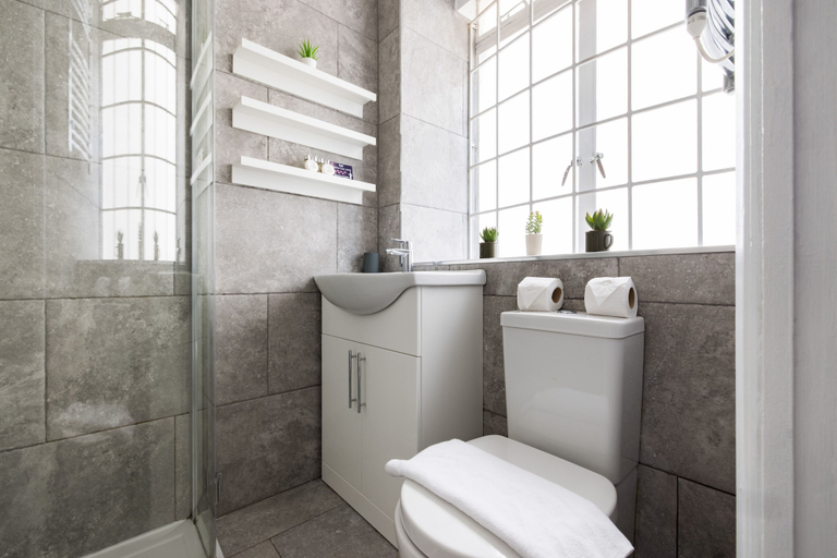 Bathroom 4, The Bayswater Flats, London