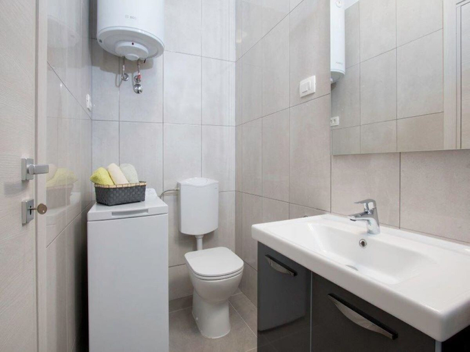 Bathroom 2, Pleasant Oriana Apartment near Sea, Pula