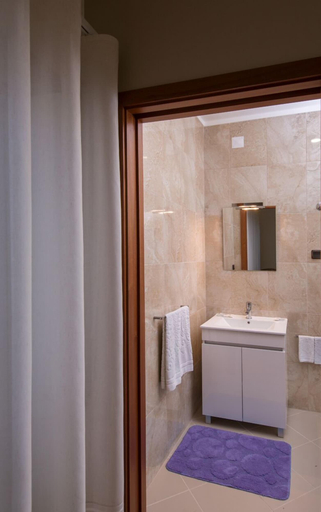 Bathroom 3, Alojamento Correia, Amares