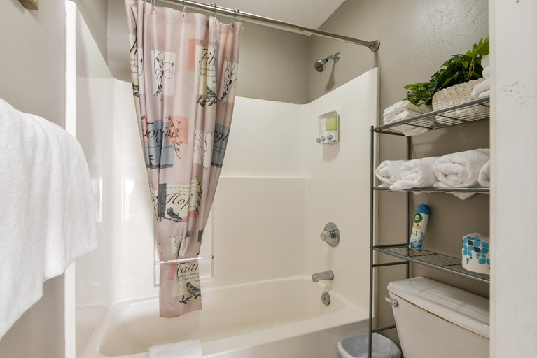 Bathroom 4, Shelter in Faith - Amazing Golf Views - Blocks From 76 Strip Location, Taney