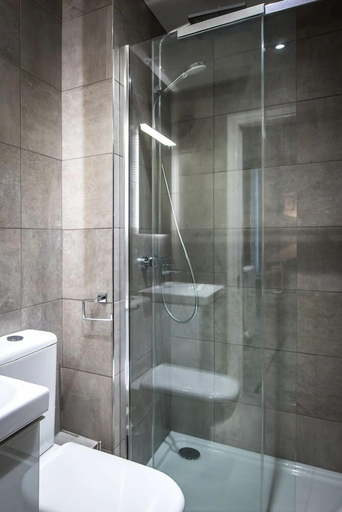 Bathroom 4, The Morton at 52 Old Elvet, Durham
