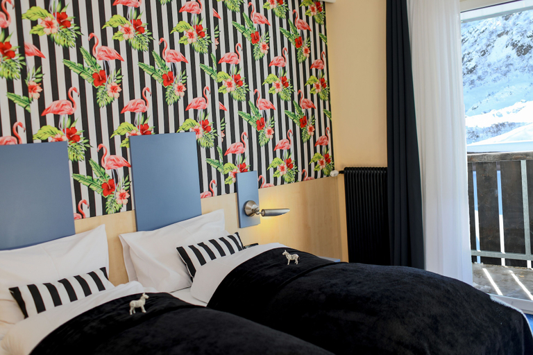 Bedroom 4, Hit the Sky, Landeck