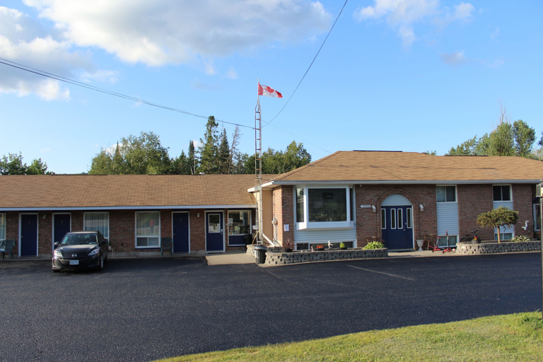 Exterior & Views 4, Two Rivers Motel, Nipissing