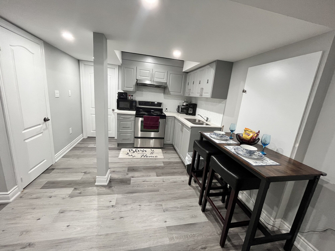 Others 3, Luxury 2 bedroom 2 full baths rooms, Peel