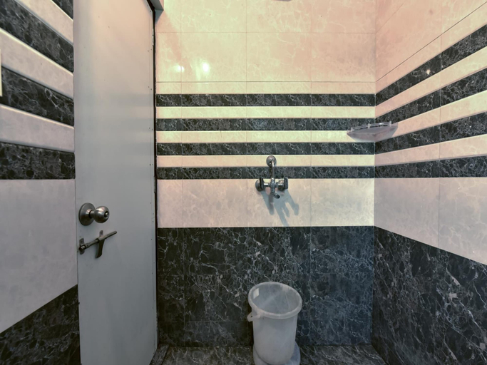 Bathroom 4, Hotel Golden Leaf, Udaipur