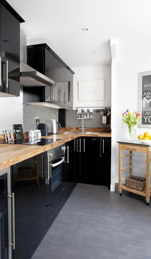 Others 4, Central Apartment with Wifi, London
