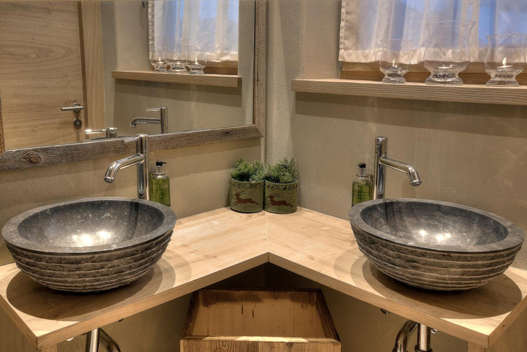 Bathroom 4, Hotel Luianta, Bolzano