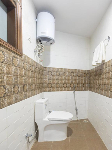 Bathroom 2, Hotel Red Stone, Delhi