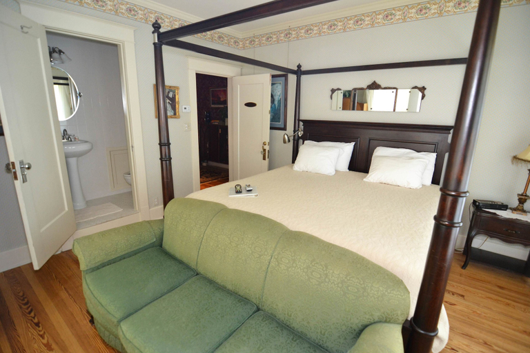 Bedroom 3, Far View - A Bed & Breakfast Estate, Washington