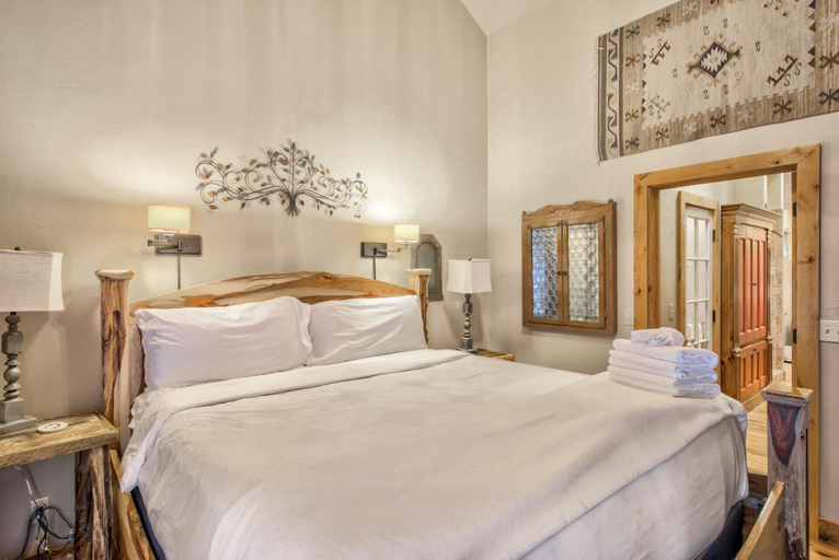 Bedroom 3, Mountain Getaway Cabinhot Tub & Pool Table4bd, El Paso
