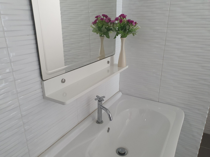 Bathroom, The Beach Resort & Residence, Pathiu