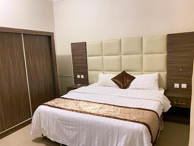 Bedroom 4, Golden Alareen