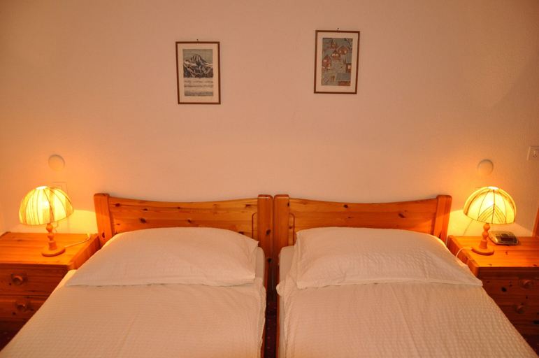 Bedroom 2, Chalet Miravalle, Interlaken