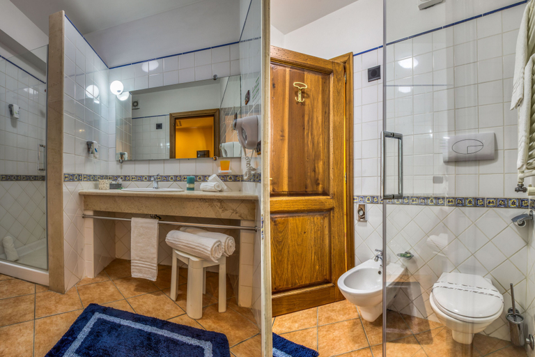 Bathroom 4, San Giorgio, Campobasso