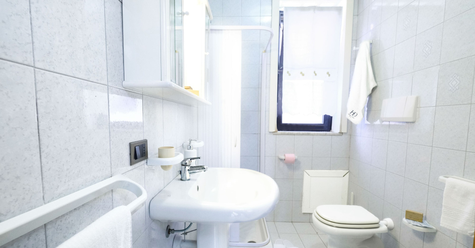 Bathroom 5, Residence Gallipoli with Pool, Lecce