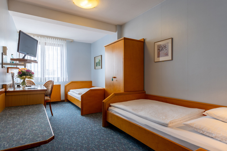 Bedroom 3, TRIP INN Hotel Aschaffenburger Hof, Aschaffenburg