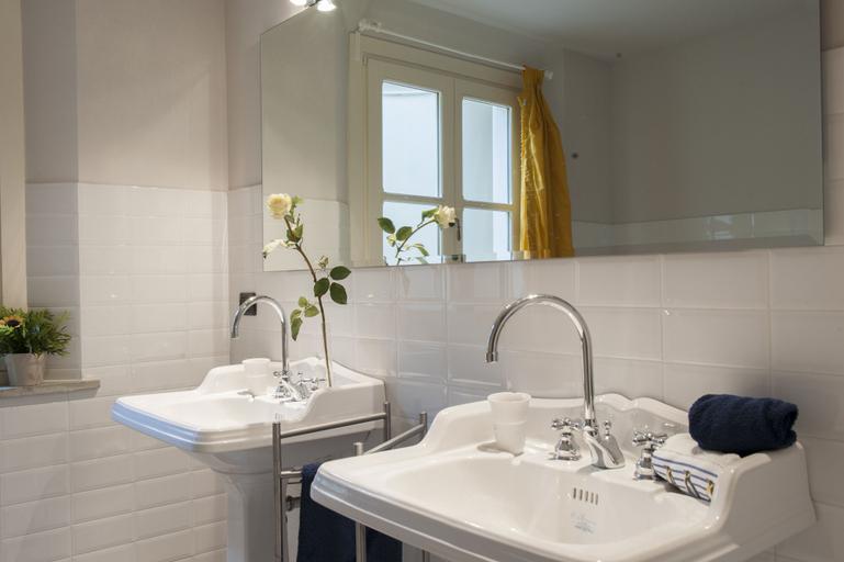 Bathroom 3, Villa Caiano, Florence