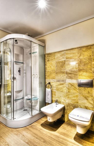 Bathroom 5, Santiago Apartments Bilbao, Vizcaya