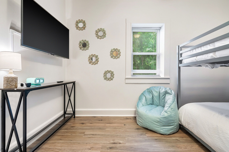 Bedroom 2, Lakeside Cottage, Jefferson