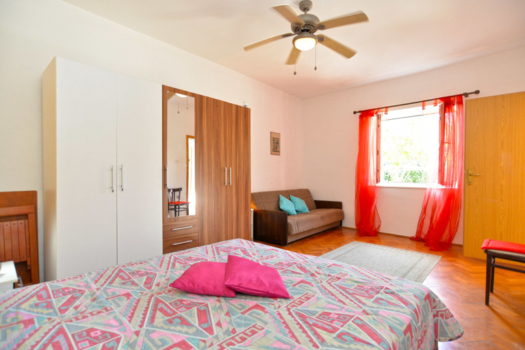 Bedroom 2, Apartment 1122, Ližnjan