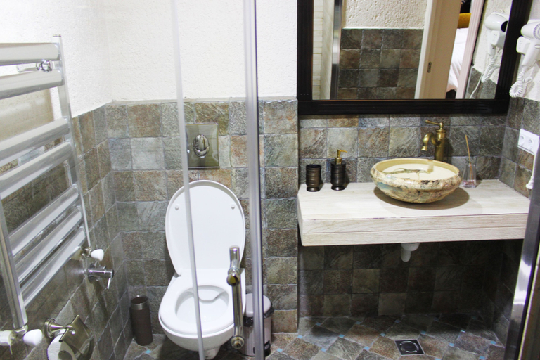 Bathroom 3, Botanical 21 Apartments, Tbilisi