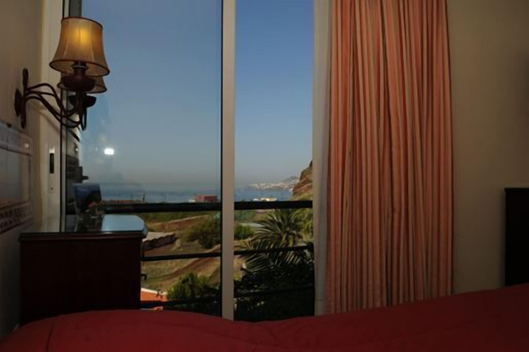 Bedroom 4, Vivenda Belo Horizonte - 180º Panoramic Atlantic Ocean View, Santa Cruz
