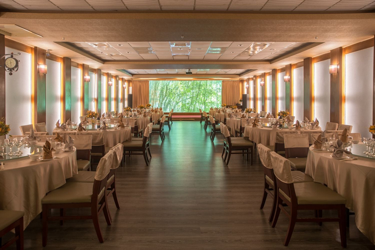 Food & Drinks 5, Cedarwood Villa, Miaoli