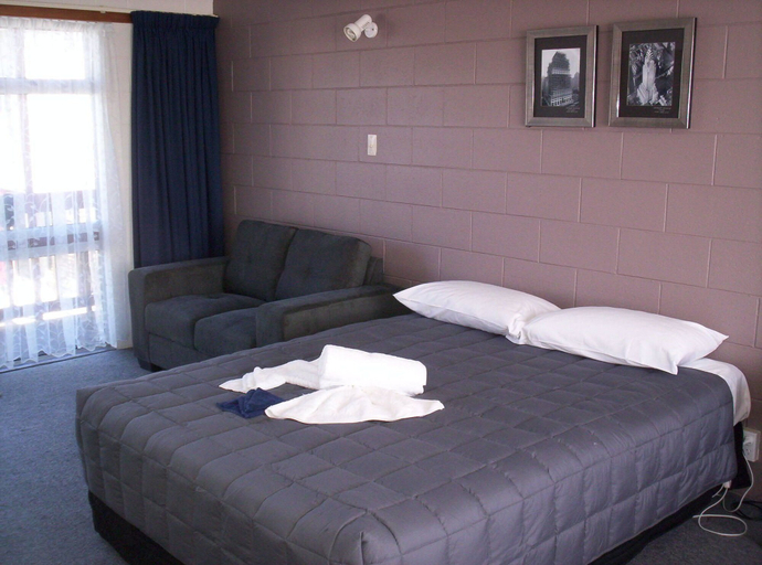 Bedroom 2, Broadway Motor Inn, Palmerston North