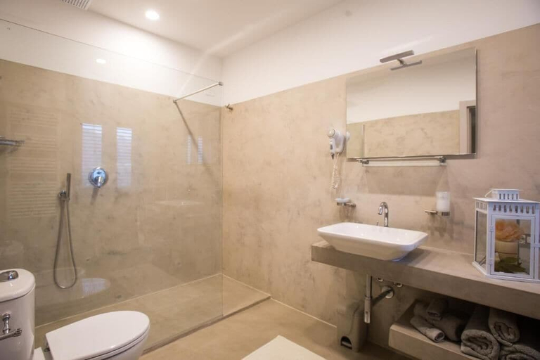 Bathroom 3, La Magione, Pistoia