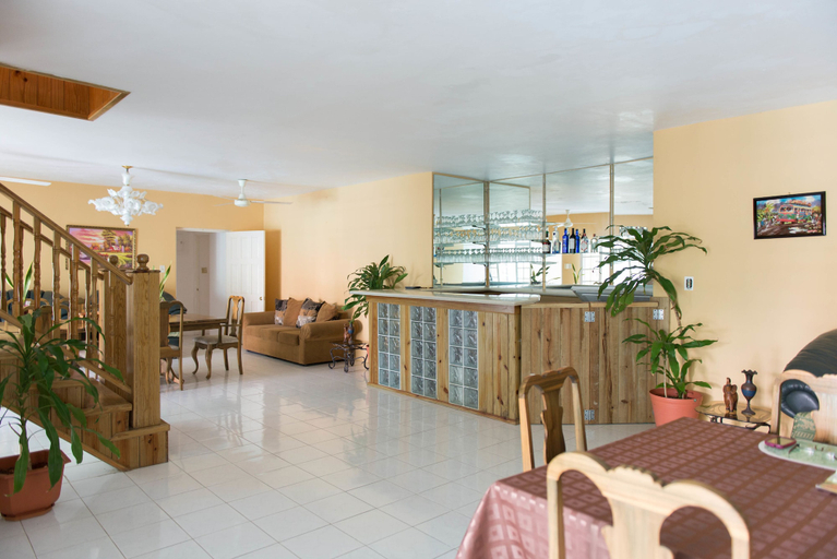 Food & Drinks 4, Diamond Villas and Suites