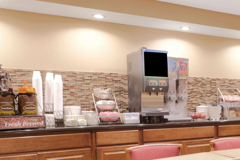 Food & Drinks 5, Super 8 by Wyndham Buttonwillow, Kern