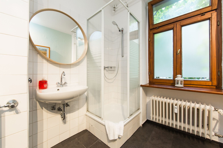 Bathroom 3, Apartments am Görlitzer Park, Berlin