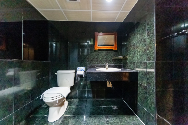 Bathroom 4, IHI Sanduo Travel Hotel, Kaohsiung