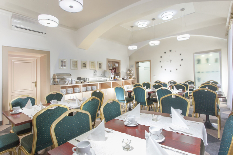 Food & Drinks 5, Hotel Lunik, Praha 2