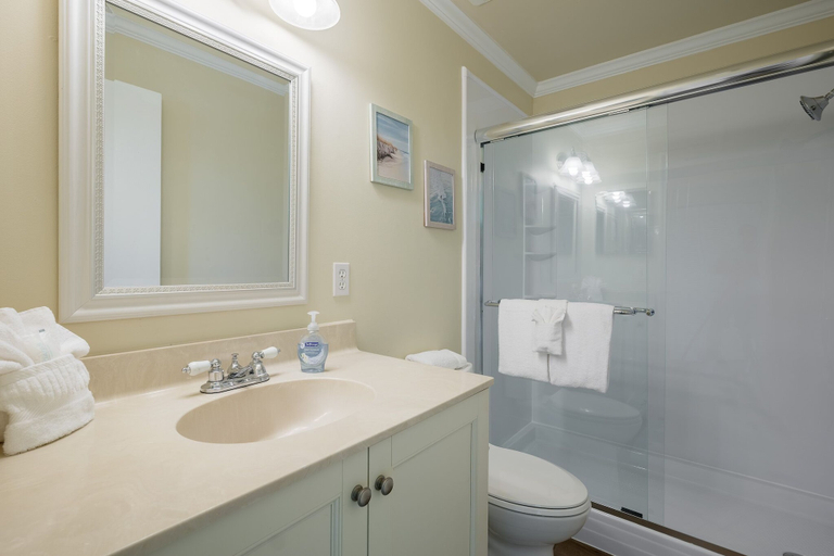 Bathroom 4, Ocean Harbor II, Saint Johns