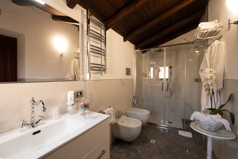 Bathroom 5, Villa del Gattopardo Suites & Spa, Palermo