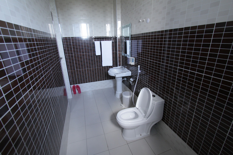Bathroom 3, Sawe Hotel, Kinondoni