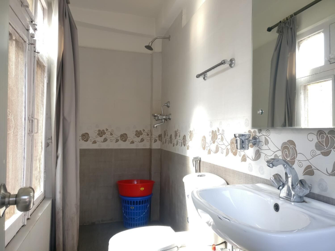 Bathroom 4, Sun Apartment & Guest House, Bagmati