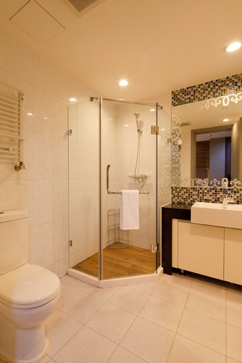 Bathroom 3, Wangfujing Xin Xiang Ya Yuan Apartment, Beijing