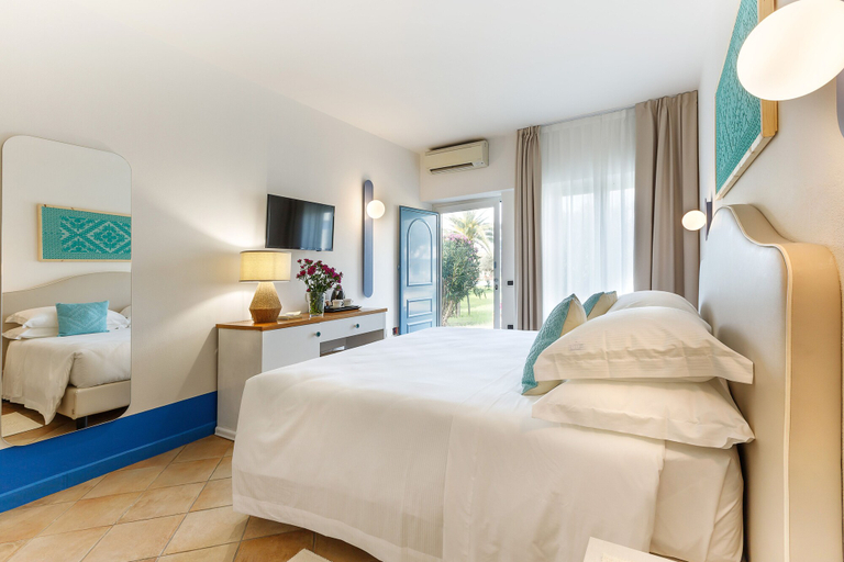 Bedroom 3, Riva di Palo Resort, Rome