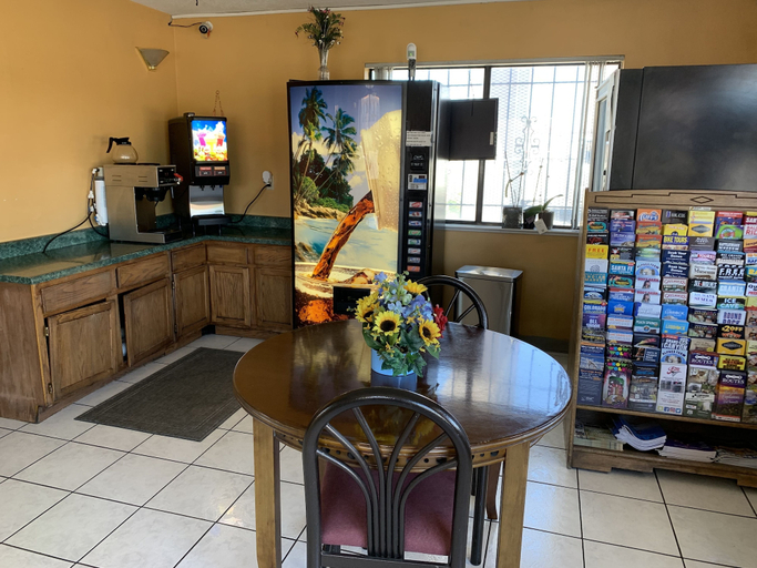 Others 5, Luxury Inn, Bernalillo