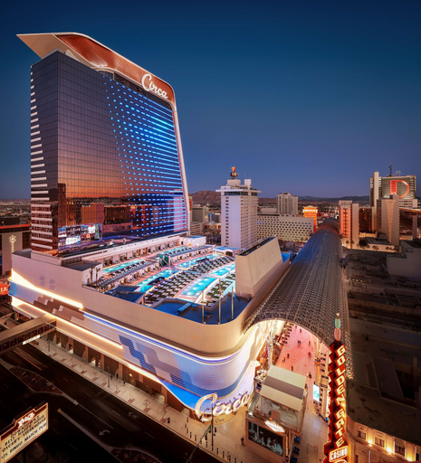 Exterior & Views 15