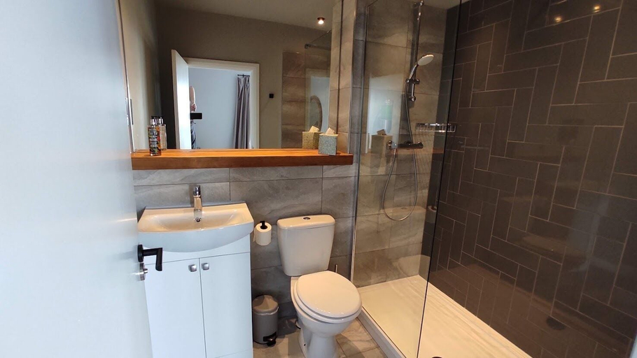 Bathroom 3, Onyx House, Blackpool