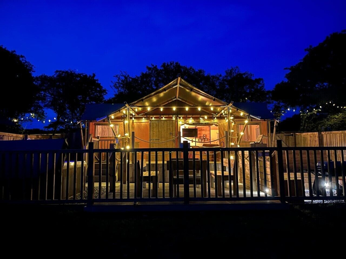 Exterior & Views 2, Lion King Safari Tent, Pembrokeshire